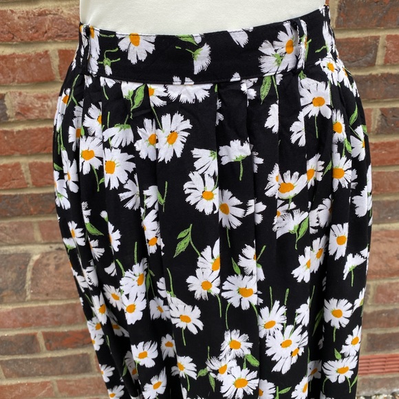Vintage Debenhams Label Size 12 Midi Skirt Daisy Floral Print Black White - Picture 5 of 10